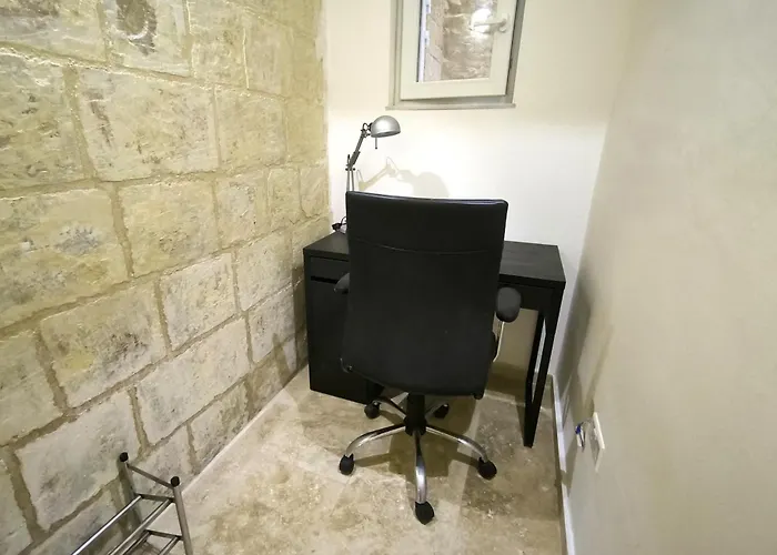 St Ursula Βαλέτα